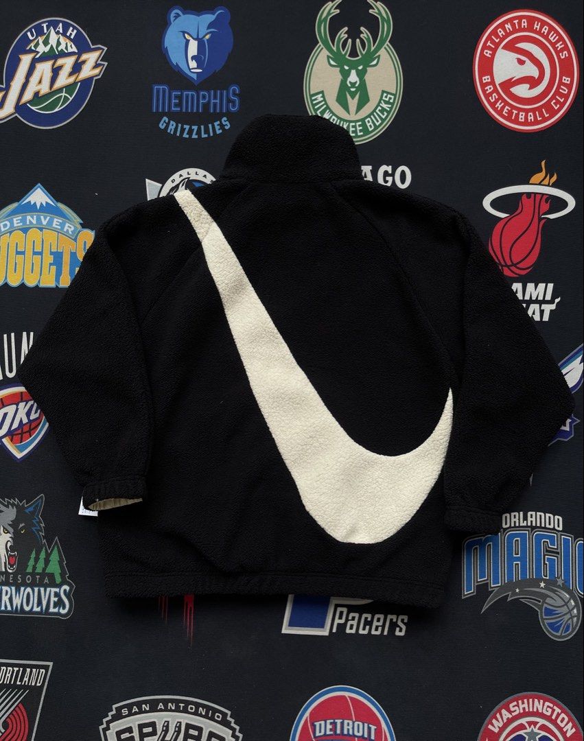 Nike Big Swoosh Sherpa Reversible Jacket (Category: Activewear) located in Malasiqui. Submitted by blank_wave (Listing ID 1459787861, Image 2). Description: M on tag fit to large to xl 26x28 no issue excellent to as new condition 10/10 color rate.