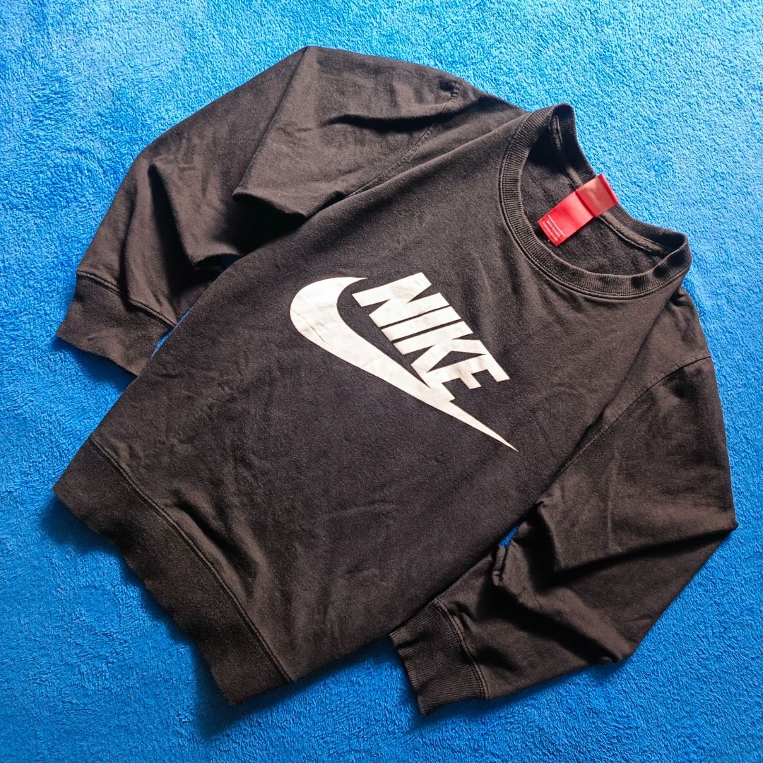 Nike Black Big Logo Sweatshirt (OFF) (Category: Coats, Jackets and Outerwear) located in Antipolo. Submitted by juliane_thrift-declutters (Listing ID 1459820463, Image 2). Description: Nike Black Big Logo Sweatshirt (OFF) Dimes: 24.5×20 Size: Small Best fit to XS and Small • No crack prints • Off brand • Incomplete Tags • Overall Condition: 8/10 * Color may vary due to lighting.