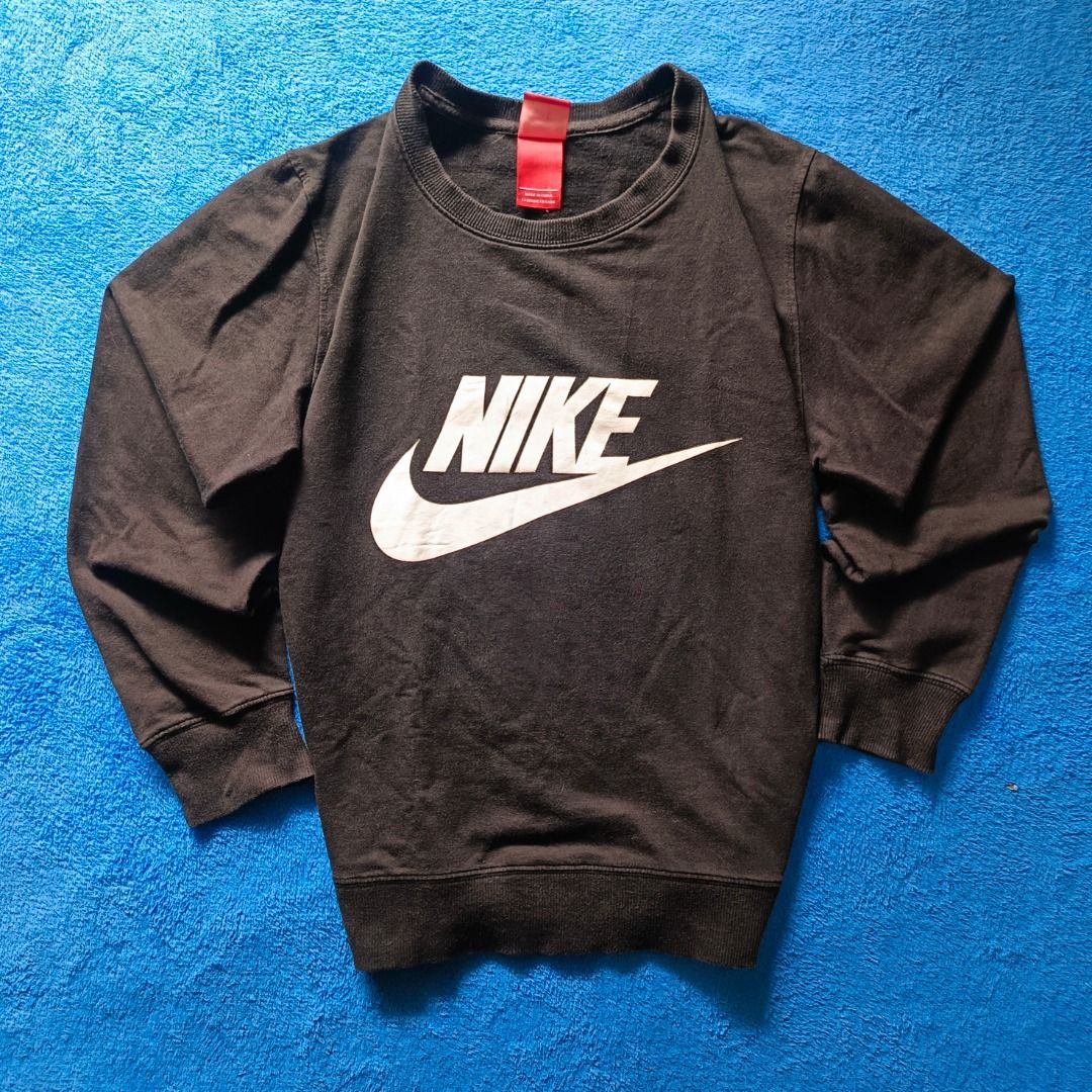 Nike Black Big Logo Sweatshirt (OFF) (Category: Coats, Jackets and Outerwear) located in Antipolo. Submitted by juliane_thrift-declutters (Listing ID 1459820463, Image 1). Description: Nike Black Big Logo Sweatshirt (OFF) Dimes: 24.5×20 Size: Small Best fit to XS and Small • No crack prints • Off brand • Incomplete Tags • Overall Condition: 8/10 * Color may vary due to lighting.