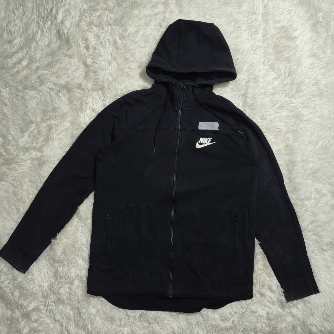 Nike Black Full Zip Hoodie Jacket (Category: Coats, Jackets and Outerwear) located in Antipolo. Submitted by alphaomega_fox (Listing ID 1459747842, Image 1). Description: - Black Nike hoodie jacket - Full zip closure - Hooded design - Two front pockets with zippers - Size: Large (L) - Condition: Minor marks on front logo and sleeves (please check photos) - Perfect for casual wear 21x27 300 plus sf.