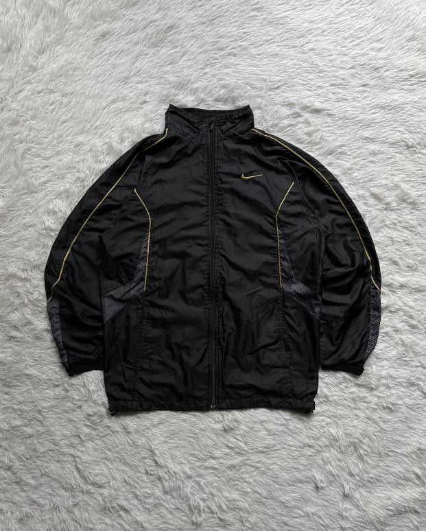 Nike black windbreaker (Category: Coats, Jackets and Outerwear) located in Manila. Submitted by love_micha0831 (Listing ID 1459880899, Image 1). Description: PM FOR MORE DETAILS ‼️ NO ISSUE ‼️ MOP: GCASH 💲 MOD : JNT/LALAMOVE 🛵 LOC: METROMANILA VALENZUELA 📍.