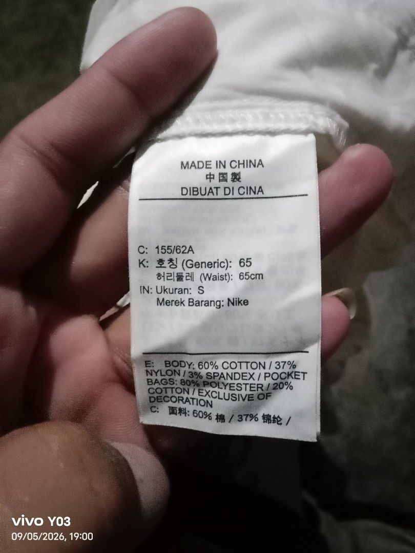 Nike Boxer Briefs White Swoosh Pattern Size S (Category: Underwear) located in Cabuyao City. Submitted by blake657 (Listing ID 1459805301, Image 3). Description: - White Nike boxer briefs - All-over subtle grey swoosh pattern - Elastic waistband with two button closure at the fly - Size S - Great for everyday wear.