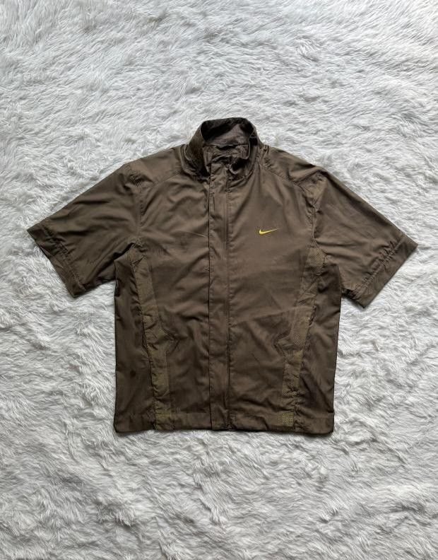 Nike detachable sleeves (Category: Coats, Jackets and Outerwear) located in Manila. Submitted by love_micha0831 (Listing ID 1459880490, Image 2). Description: PM FOR MORE DETAILS ‼️ NO ISSUE ‼️ MOP: GCASH 💲 MOD : JNT/LALAMOVE 🛵 LOC: METROMANILA VALENZUELA 📍.