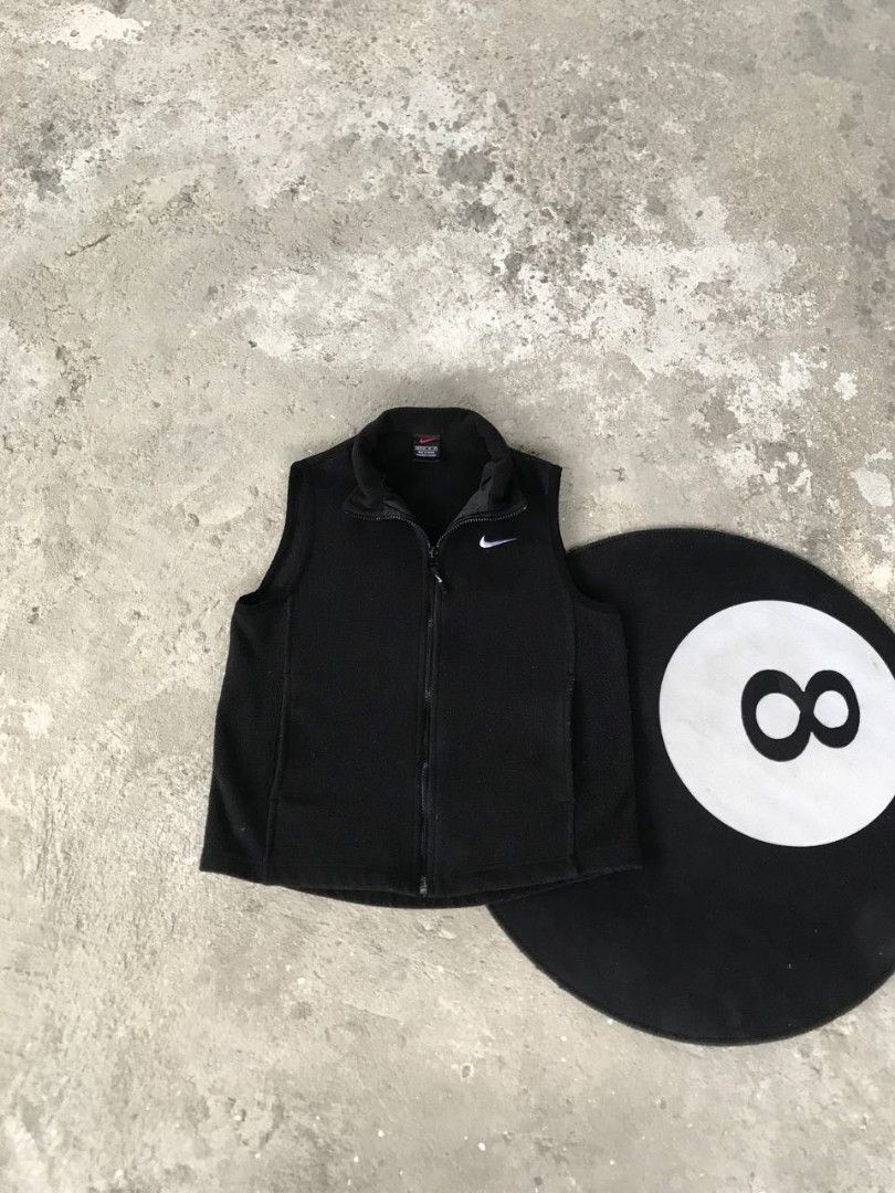 Nike Fleece Vest Black M (Category: Vests) located in Bayambang. Submitted by marvinarenasph (Listing ID 1459785287, Image 3). Description: Vintage Nike Black Vest 19x23 flat dimes (pero nag fitt saakin 170cm Hieght/55kg) Excellent condition ✅️ Price: 850 2x lang nagamit 📍Location Bautista Pangasinan .