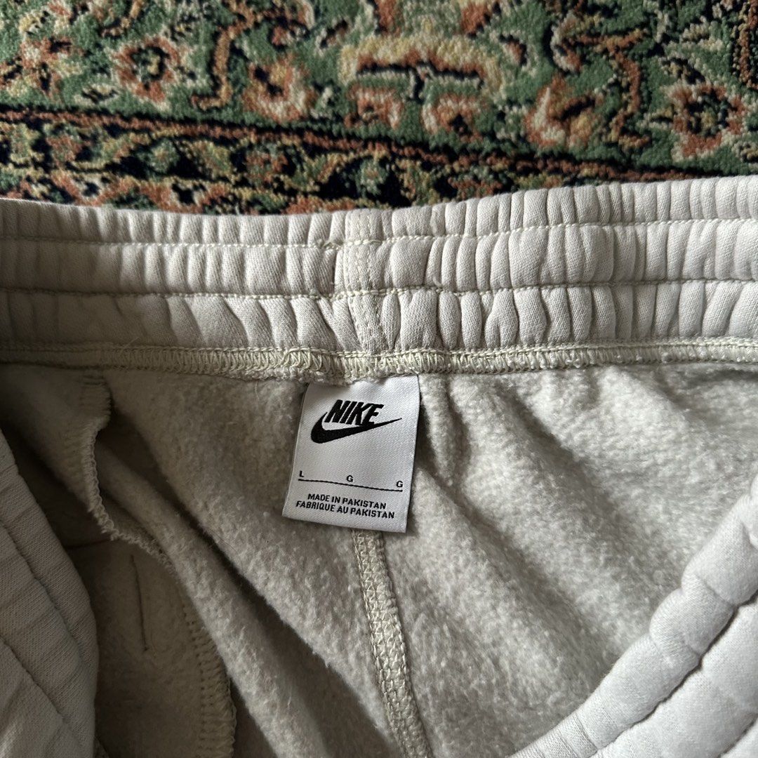 Nike Grey Fleece Sweatpants Size L (Category: Joggers) located in Manila. Submitted by vastocean_65397b (Listing ID 1459695119, Image 3). Description: - Grey Nike Sweatpants - Size: Large (L) - Made in Pakistan - Elastic waistband with drawstring for a comfortable fit - Convenient back pocket - Subtle embroidered Nike swoosh on the left leg - Ideal for lounging or casual everyday wear.