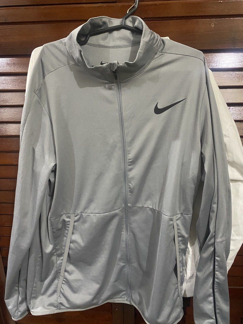 Nike Hoodie (Category: Luxury Apparel) located in Davao. Submitted by jiansantos.preloveditems (Listing ID 1459869405, Image 1). Description: .