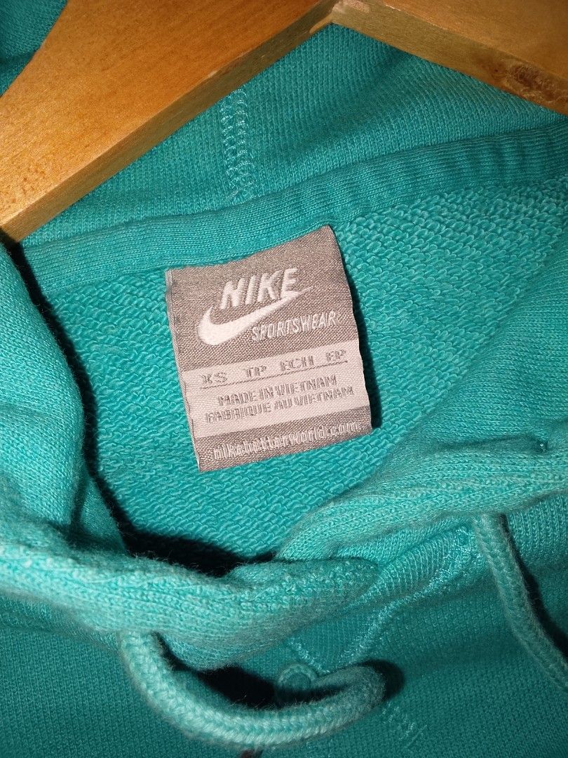 Nike Hoodie (Category: Coats, Jackets and Outerwear) located in Dasmarinas. Submitted by alexander24 (Listing ID 1459881402, Image 2). Description: Nike hoodie Size: XS Women's Dimes: W16 x L26 Condition: Excellent Color rate: 9.5/10 Issue: Need wash only.