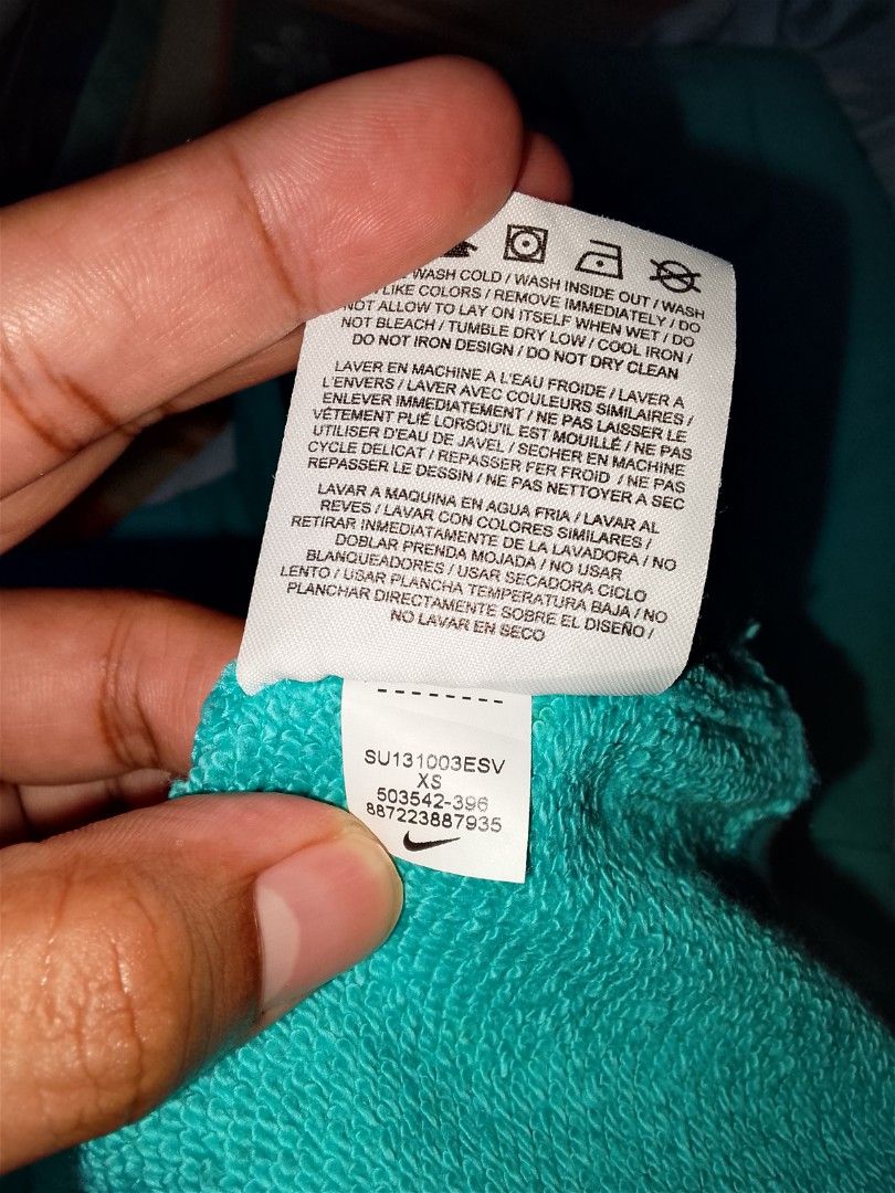 Nike Hoodie (Category: Coats, Jackets and Outerwear) located in Dasmarinas. Submitted by alexander24 (Listing ID 1459881402, Image 3). Description: Nike hoodie Size: XS Women's Dimes: W16 x L26 Condition: Excellent Color rate: 9.5/10 Issue: Need wash only.