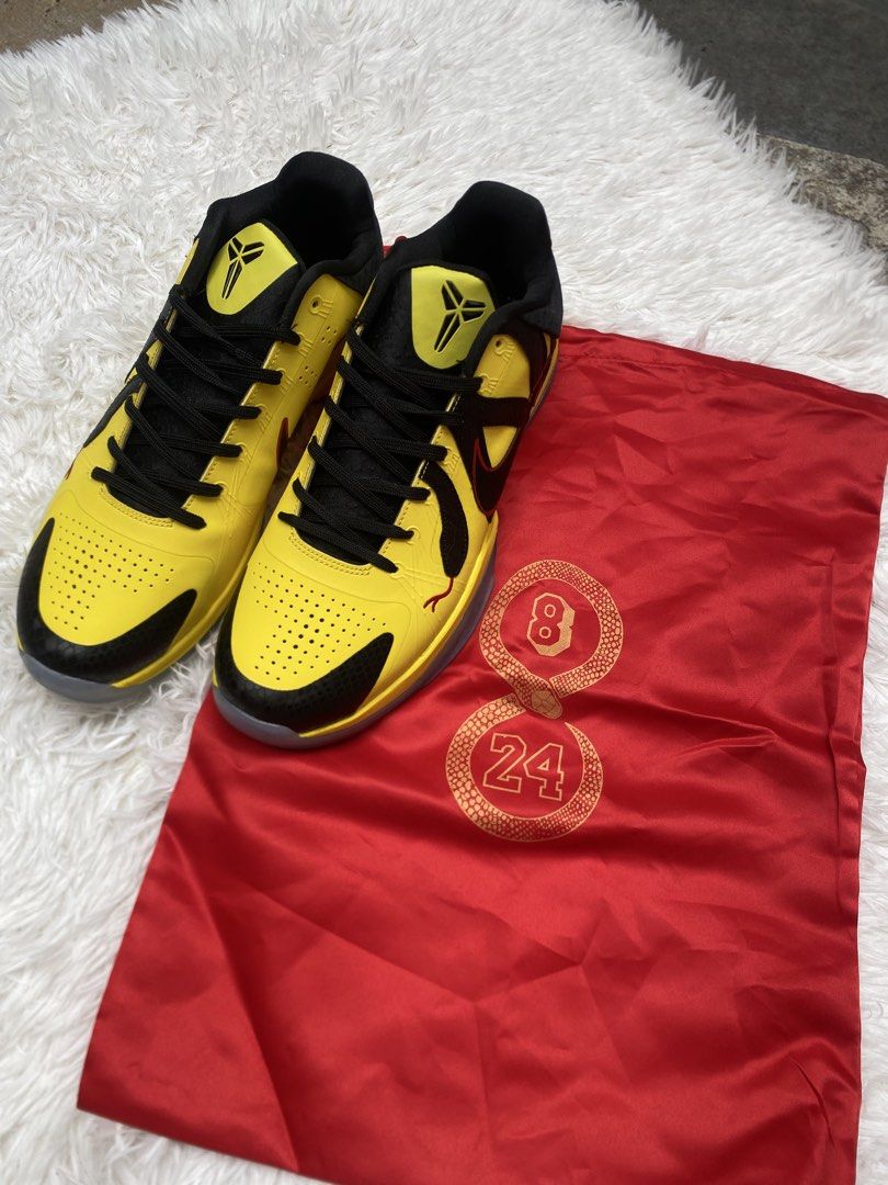 Nike Kobe 8 System "Mamba Explodes" Yellow Black (Category: Sneakers) located in Valenzuela. Submitted by lotbi (Listing ID 1459831543, Image 2). Description: - Nike Kobe 8 System Basketball Shoes - Colorway: Mamba Explodes (Yellow & Black) - Includes red drawstring bag with Kobe's numbers (8 & 24) - Ideal for collectors and basketball players.
