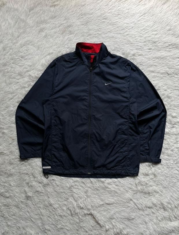 Nike navyblue windnreaker (Category: Coats, Jackets and Outerwear) located in Manila. Submitted by love_micha0831 (Listing ID 1459881089, Image 1). Description: PM FOR MORE DETAILS ‼️ NO ISSUE ‼️ MOP: GCASH 💲 MOD : JNT/LALAMOVE 🛵 LOC: METROMANILA VALENZUELA 📍.