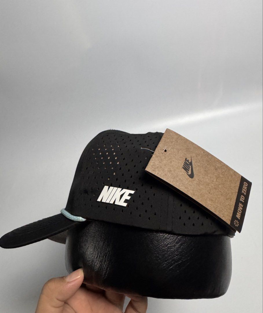 Nike pro unstructured Golf cap (Category: Caps & Hats) located in San Narciso. Submitted by gotgood.garments (Listing ID 1459823754, Image 3). Description: Size osfm .