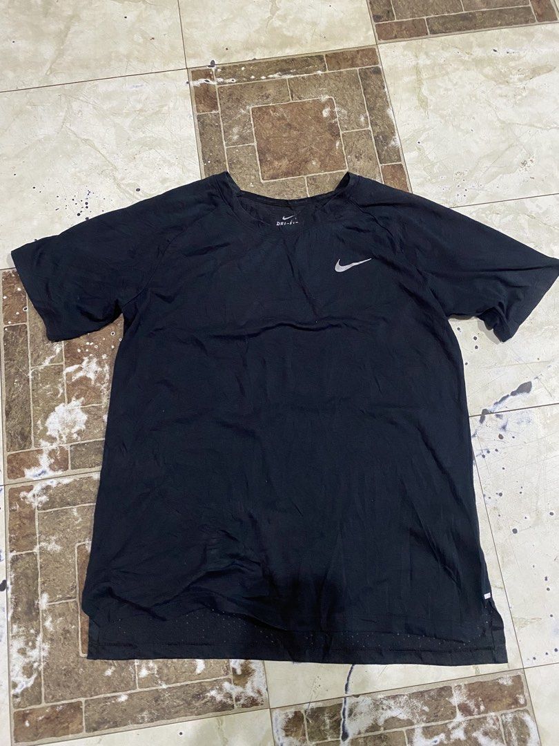 Nike running shirt (Category: Activewear) located in Tagoloan. Submitted by puretiger-389e (Listing ID 1459784329, Image 1). Description: Nk running shirt Excellent condi. Size XL 21x27.5 dimensions 9 color rate or better .