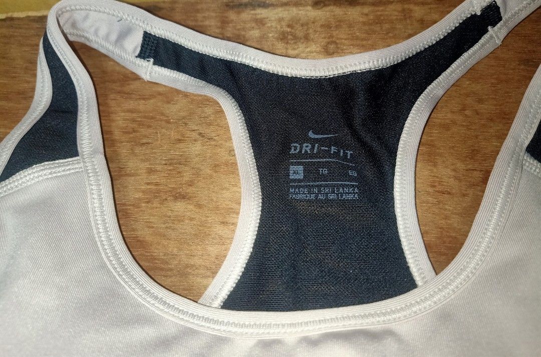 Nike sport bra (Category: Activewear) located in Pasig City. Submitted by urdal01 (Listing ID 1459777518, Image 3). Description: nike sport bra/surplus goodcondition see the picture for details..