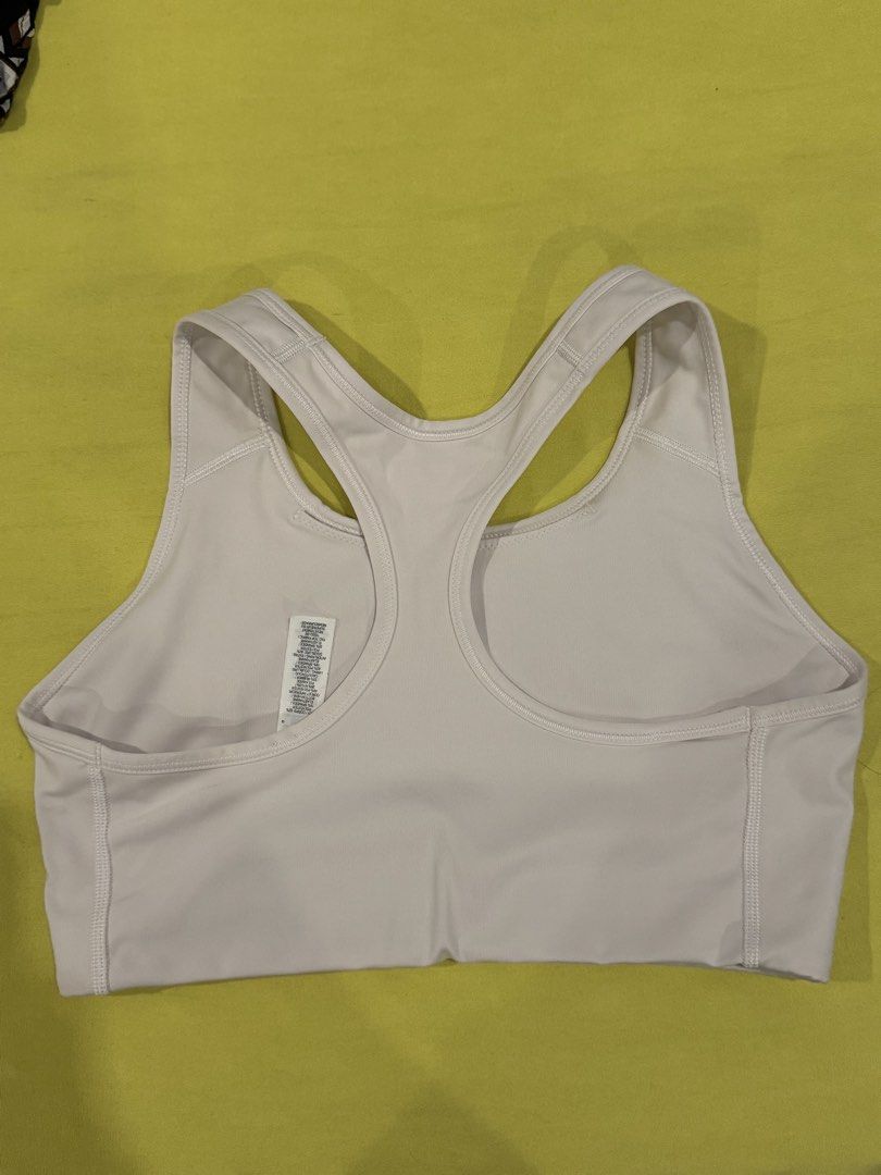 Nike Sports Bra Size L (Category: Activewear) located in Paranaque City. Submitted by lexi.mnl (Listing ID 1459861119, Image 3). Description: - Brand: Nike - Type: Sports Bra - Size: L - Material (Body & Lining): 82% Polyester, 18% Spandex - Material (Hem): 49% Polyester, 20% Nylon, 25% Rubber - Ideal for: Workouts and athletic activities.