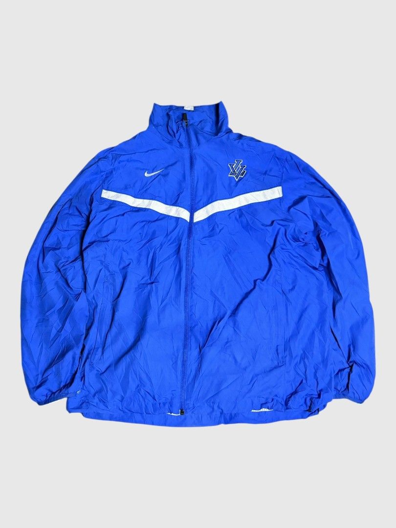 Nike Windbreaker (Category: Coats, Jackets and Outerwear) located in San Jose. Submitted by rnb_thrift (Listing ID 1459827583, Image 1). Description: Dimes:22x28.5 -Complete Tags.