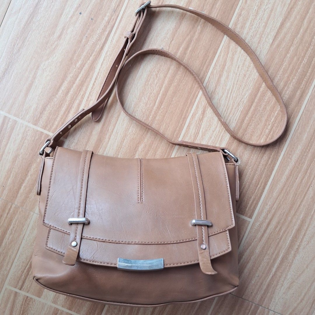 Nine West Tan Messenger Satchel Bag (Category: Shoulder Bags) located in Digos. Submitted by richcaliforniaclothingstore (Listing ID 1459753519, Image 3). Description: 📌Manage your expectations this is not brandnew 📦We ship nationwide via J&T Express (no COD❌️) 📍Location: Lim Extension Digos City Davao Del Sur (besides camillian sister) 📝Lay-away terms available 🎥 We offer video calls for transparency so you can personally inspect your item 