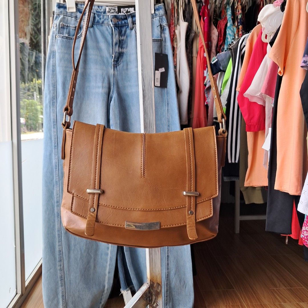 Nine West Tan Messenger Satchel Bag (Category: Shoulder Bags) located in Digos. Submitted by richcaliforniaclothingstore (Listing ID 1459753519, Image 1). Description: 📌Manage your expectations this is not brandnew 📦We ship nationwide via J&T Express (no COD❌️) 📍Location: Lim Extension Digos City Davao Del Sur (besides camillian sister) 📝Lay-away terms available 🎥 We offer video calls for transparency so you can personally inspect your item 