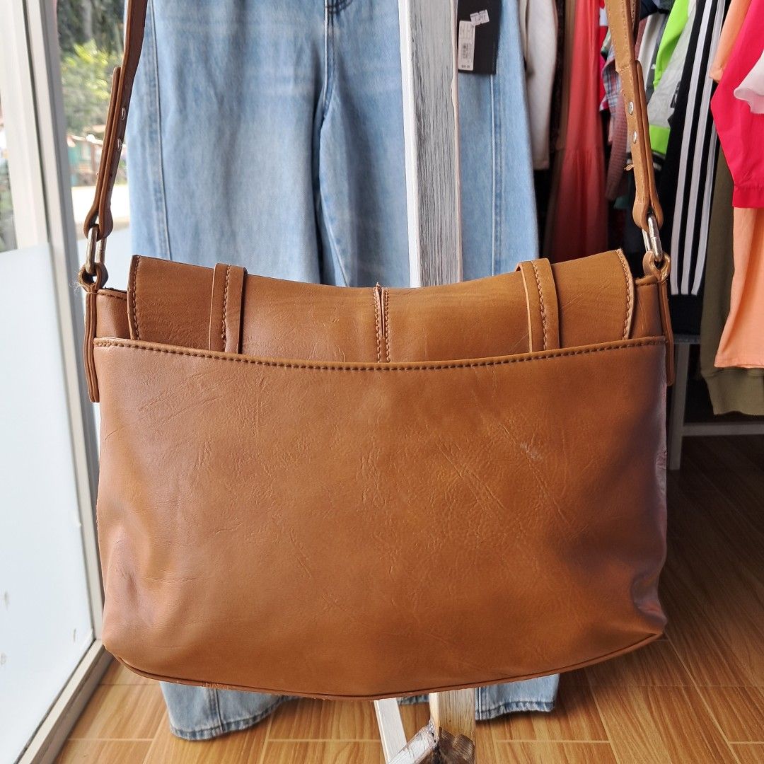 Nine West Tan Messenger Satchel Bag (Category: Shoulder Bags) located in Digos. Submitted by richcaliforniaclothingstore (Listing ID 1459753519, Image 2). Description: 📌Manage your expectations this is not brandnew 📦We ship nationwide via J&T Express (no COD❌️) 📍Location: Lim Extension Digos City Davao Del Sur (besides camillian sister) 📝Lay-away terms available 🎥 We offer video calls for transparency so you can personally inspect your item 
