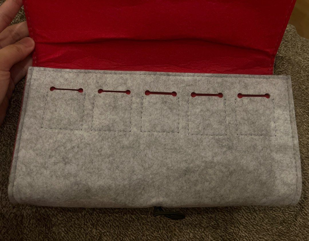 Nintendo Switch Felt Travel Case (Category: Cases & Covers) located in Taguig. Submitted by bugsilog (Listing ID 1459832063, Image 2). Description: 🗡️ For more pictures and details, please kindly message me! - Details: Comes with two big compartments and 5 Cartridge Slots for your games! - Condition: Kept in storage with care, just like new. - RFS: Decluttering.