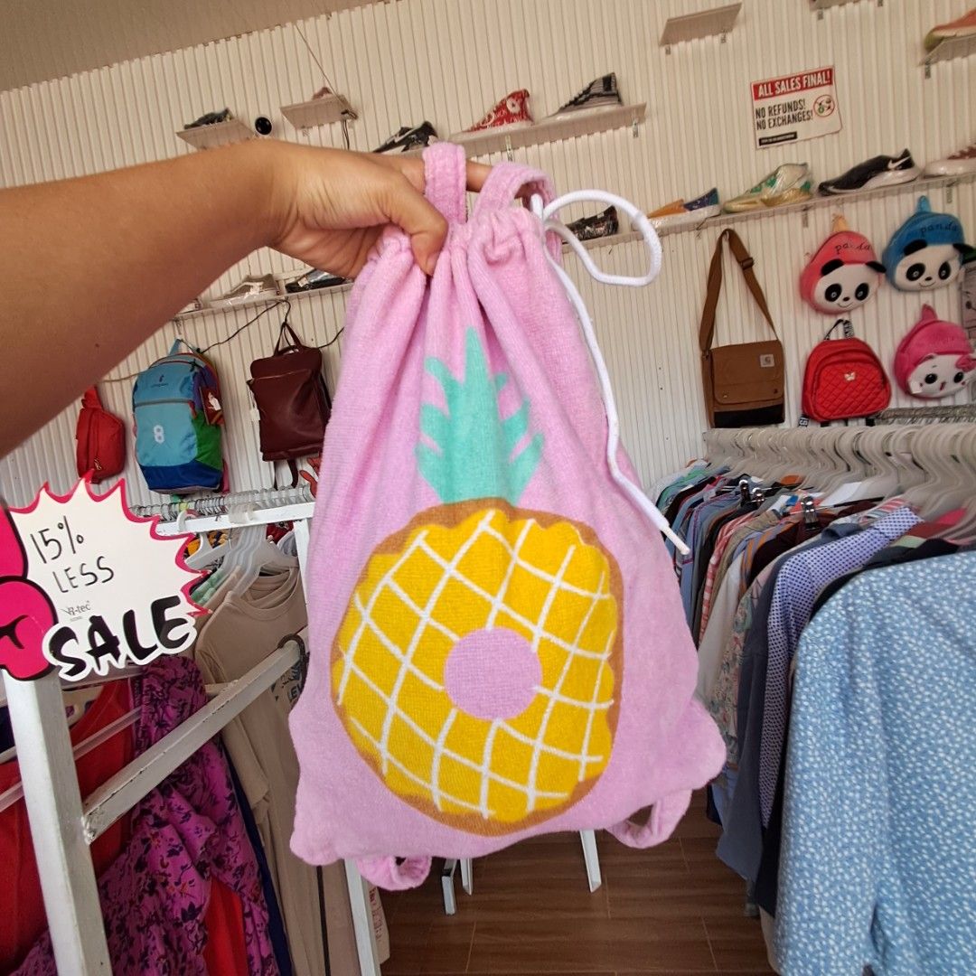 No Brand pineapple drawstring beach towel backpack (Category: Backpacks) located in Digos. Submitted by richcaliforniaclothingstore (Listing ID 1459700630, Image 1). Description: 📌Manage your expectations this is not brandnew 📦We ship nationwide via J&T Express (no COD❌️) 📍Location: Lim Extension Digos City Davao Del Sur (besides camillian sister) 📝Lay-away terms available 🎥 We offer video calls for transparency so you can personally inspect