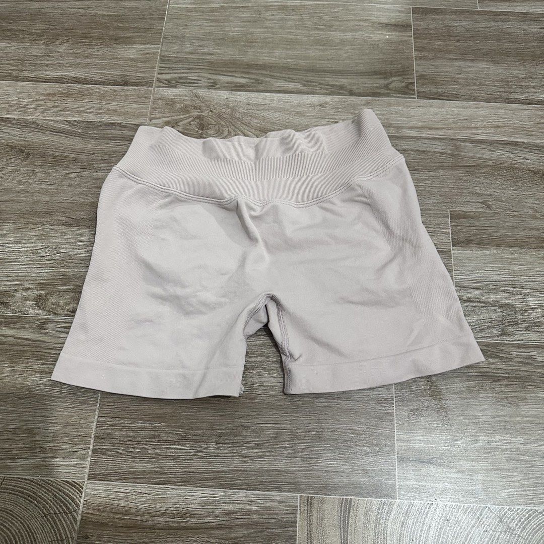 NUDE GYM SCRUNCHED SHORTS (Category: Activewear) located in Makati City. Submitted by champ4gnemami (Listing ID 1459752419, Image 1). Description: .