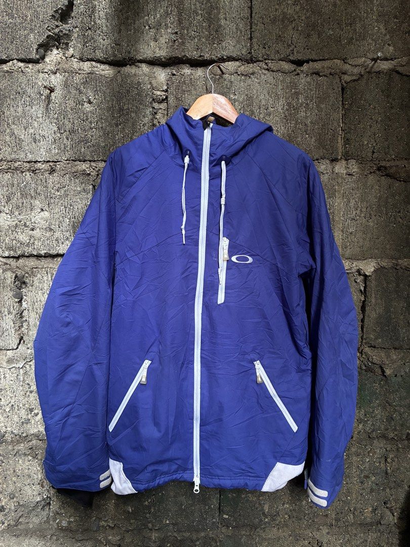 Oakley Blue Thinsulate Hooded Jacket M/M (Category: Coats, Jackets and Outerwear) located in Manila. Submitted by assortedgoodsv3 (Listing ID 1459719099, Image 1). Description: - Oakley hooded jacket - Color: Blue - Insulation: Thinsulate - Size: Medium (M/M) - Fit: Loose - Ideal for: Cooler weather - Condition: Please check photos for detailed condition..