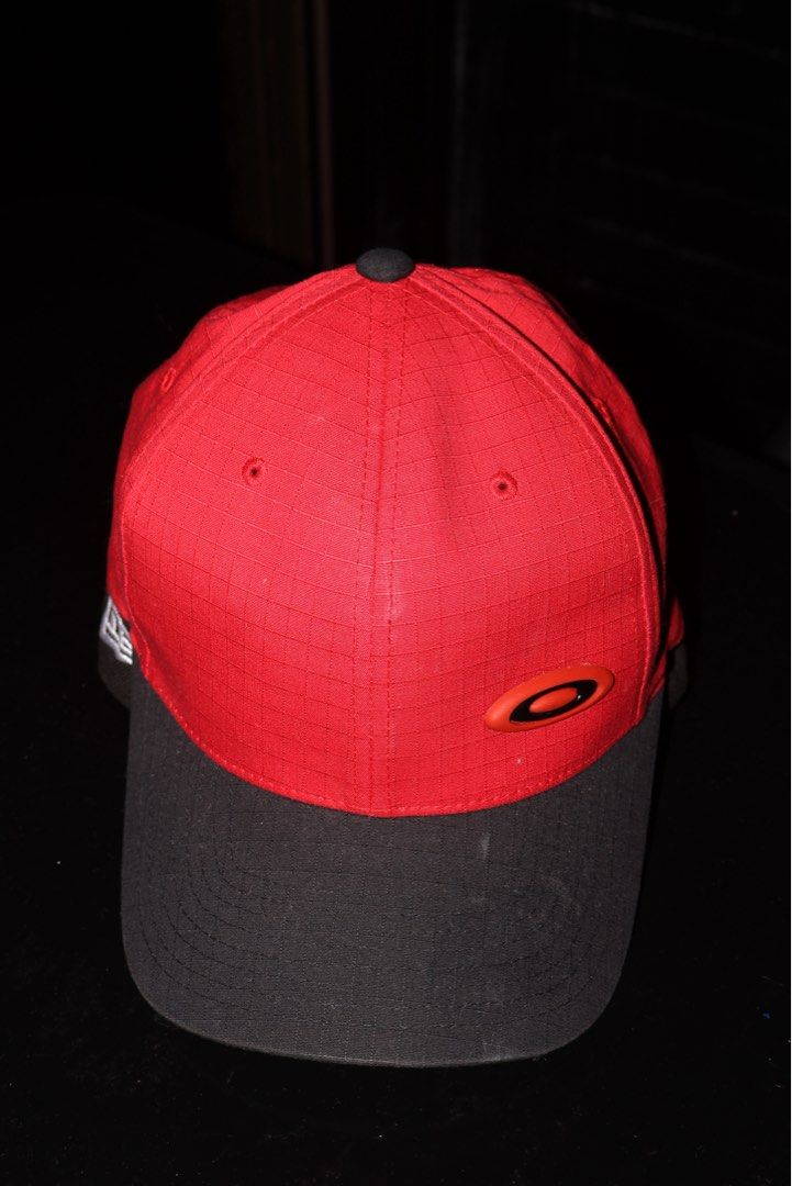 OAKLEY O Logo Flexfit Cap by YOOPONG (Category: Caps & Hats) located in Caloocan City. Submitted by mikkibuckets (Listing ID 1459799055, Image 2). Description: .