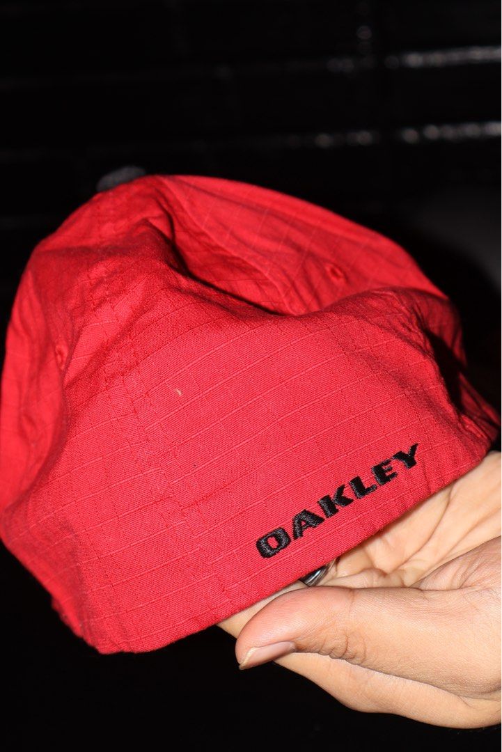 OAKLEY O Logo Flexfit Cap by YOOPONG (Category: Caps & Hats) located in Caloocan City. Submitted by mikkibuckets (Listing ID 1459799055, Image 3). Description: .