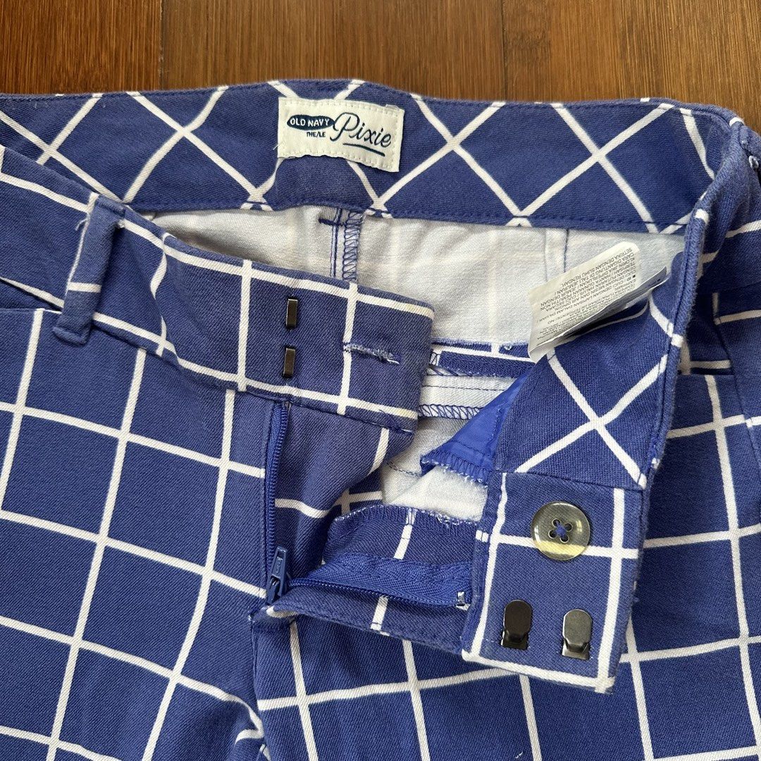 Old Navy Pixie Pants Blue White Grid Pattern Size 0 Regular (Category: Other Bottoms) located in Manila. Submitted by wellprelovedthings (Listing ID 1459750076, Image 2). Description: Size: 0 Regular Material: 95% Cotton, 5% Spandex Great for casual wear or dressing up.