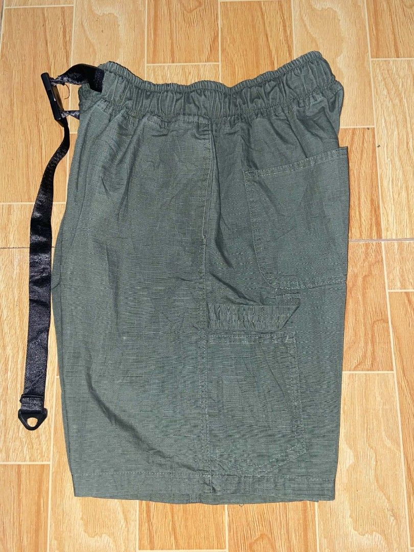 Olive Green Cargo Shorts with Belt (Category: Shorts) located in Prosperidad. Submitted by kriscastano1968 (Listing ID 1459814904, Image 1). Description: - Olive green cargo shorts - Elastic waistband with drawstring belt - Multiple pockets (front and back) - Comfortable fit for casual wear - Perfect for everyday outings.