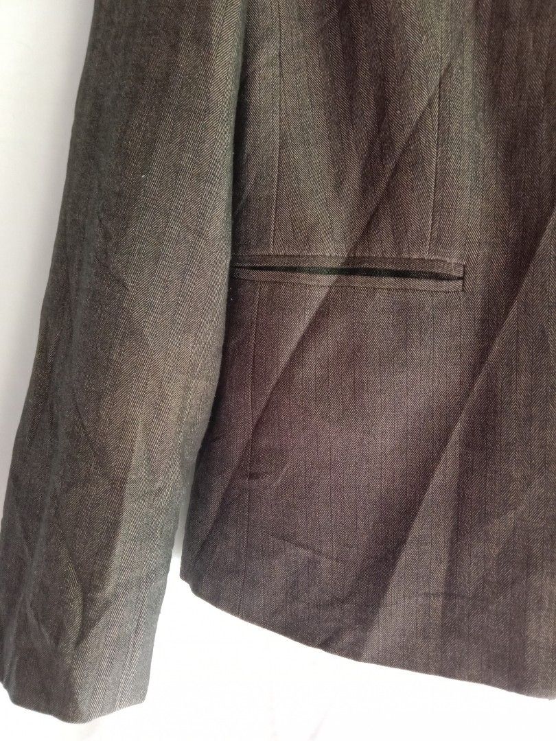 olive green herringbone pattern blazer (Category: Coats, Jackets and Outerwear) located in Bontoc. Submitted by irene_banganan (Listing ID 1459795260, Image 3). Description: olive green herringbone pattern blazer brand: jaclyn smith bust 40" | 27" long, fits until L has shoulder pads, fully lined, complete buttons makapal, no stretch, mabigat well made and ganda ng quality no flaws, excellent condition.