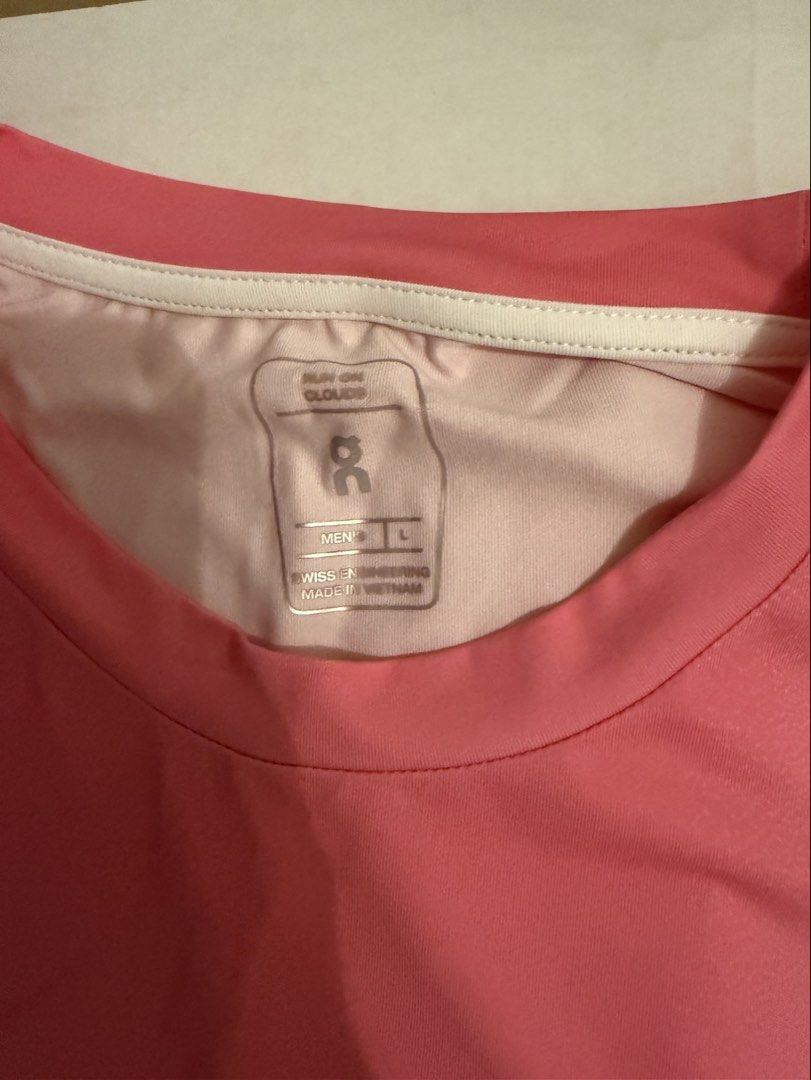 On Court Tank Top (Category: Activewear) located in Pasig City. Submitted by hyperhips (Listing ID 1459878262, Image 2). Description: Gifted as a set by a Friend overseas. I just wore it once when I played with the friend who gifted it lol. Not a Fan of Tank tops so Im just selling the top.