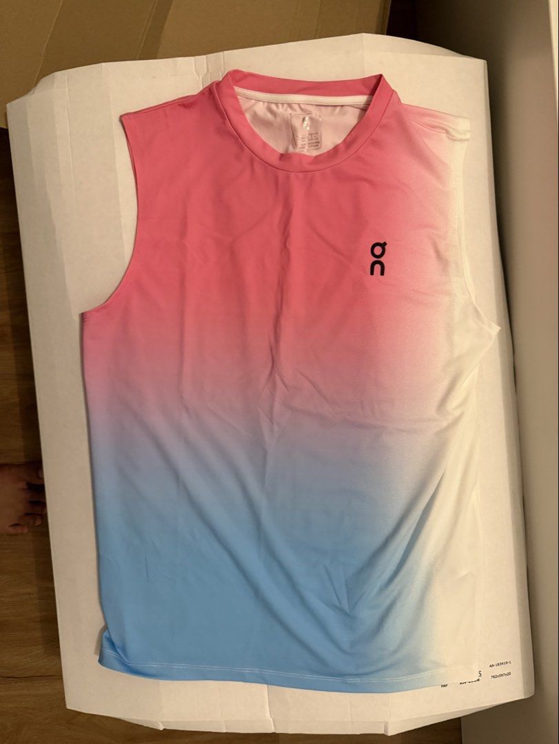 On Court Tank Top (Category: Activewear) located in Pasig City. Submitted by hyperhips (Listing ID 1459878262, Image 1). Description: Gifted as a set by a Friend overseas. I just wore it once when I played with the friend who gifted it lol. Not a Fan of Tank tops so Im just selling the top.