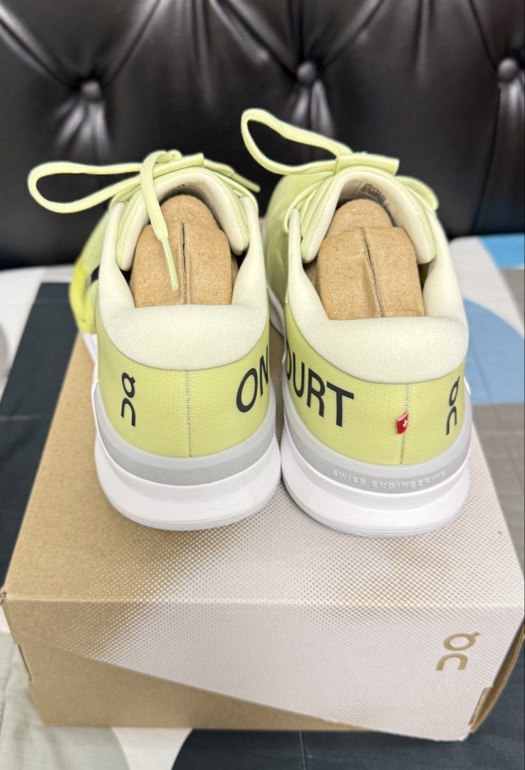 On Roger Pro 3 (Category: Sneakers) located in Bautista. Submitted by mariazoyacloset (Listing ID 1459711955, Image 3). Description: Brand new size 8 women.