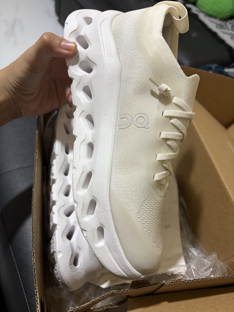 OnCLOUD CREAM SIZE euro 37 (Category: Sneakers) located in San Isidro. Submitted by epictiger_e56216 (Listing ID 1459745266, Image 3). Description: Brand new Nadoble lang order. Nag order mister ko e naka checkout nako. 1,750 kuha ko nito sa orange basket malambot UA PAIR. 1.300 nalang .