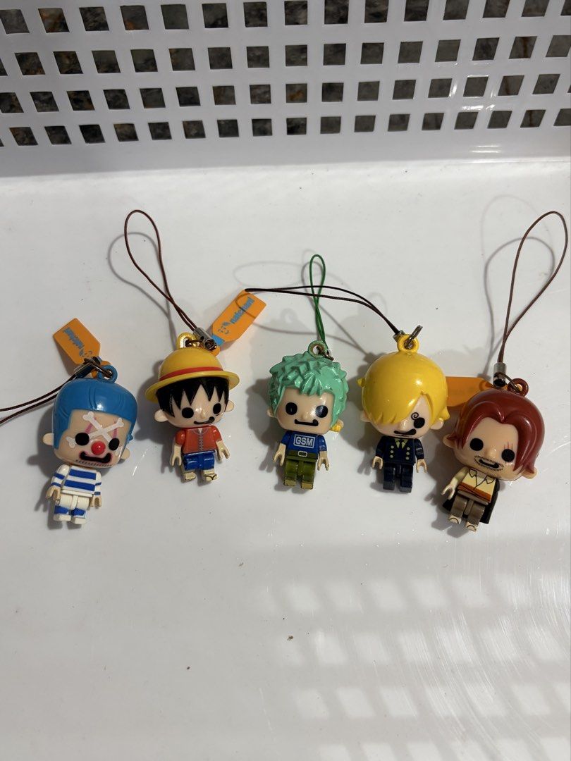 One Piece Figure Keychain Set (Category: Figurines & Statues) located in Placer. Submitted by zeegunda.mano (Listing ID 1459786024, Image 1). Description: See pics for closer deets Buy 5 for 230.