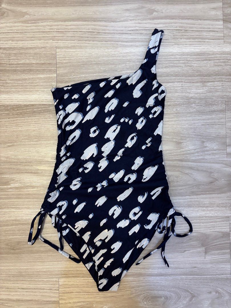 One piece swimsuit (Category: Bikinis & Swimsuits) located in Manila. Submitted by yvainbns (Listing ID 1459844964, Image 1). Description: 100 each ۶ৎ LOC: Quezon City ۶ৎ DOP: Payo / 3 days reservation only ۶ৎ MOP: GCash / COD via lalamove ۶ৎ MOD: J&T / Gogo Xpress / Any sdd apps NO RETURN AND CANCELLATIONS OF ORDER.