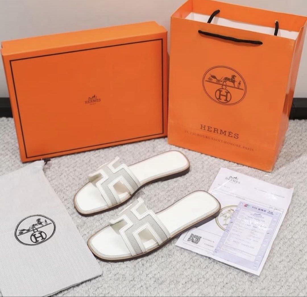 Oran Premium (Category: Slippers and slides) located in Manila. Submitted by abbie0309296694 (Listing ID 1459796400, Image 1). Description: Sizes Available 36 37 38 39 41.