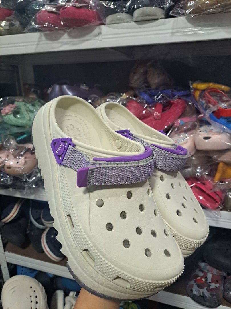 ORIGINAL PRELOVED CROCS FOR ADULT (Category: Flats & Sandals) located in Quezon City. Submitted by kimlynandaya (Listing ID 1459744680, Image 2). Description: ORIGINAL PRELOVED CROCS FOR ADULT M:9 W:11 CM:.