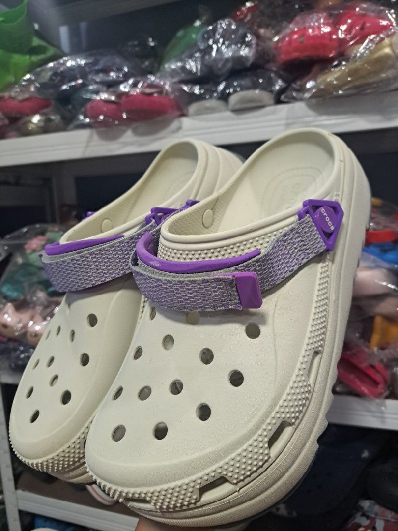 ORIGINAL PRELOVED CROCS FOR ADULT (Category: Flats & Sandals) located in Quezon City. Submitted by kimlynandaya (Listing ID 1459744680, Image 3). Description: ORIGINAL PRELOVED CROCS FOR ADULT M:9 W:11 CM:.