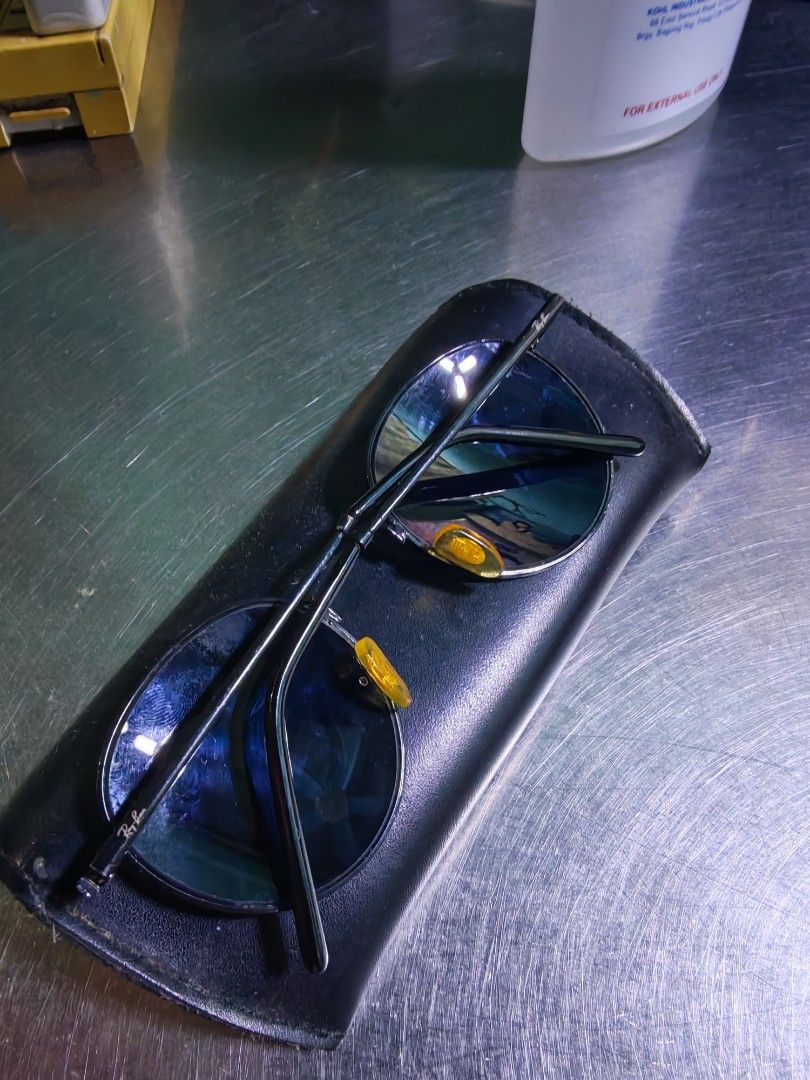 Original ray.ban Sun Glass Black (Category: Sunglasses & Eyewear) located in Carmona. Submitted by tech_hub_cavite (Listing ID 1459814206, Image 3). Description: .