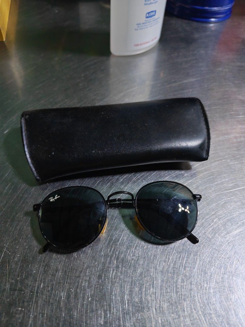 Original ray.ban Sun Glass Black (Category: Sunglasses & Eyewear) located in Carmona. Submitted by tech_hub_cavite (Listing ID 1459814206, Image 1). Description: .