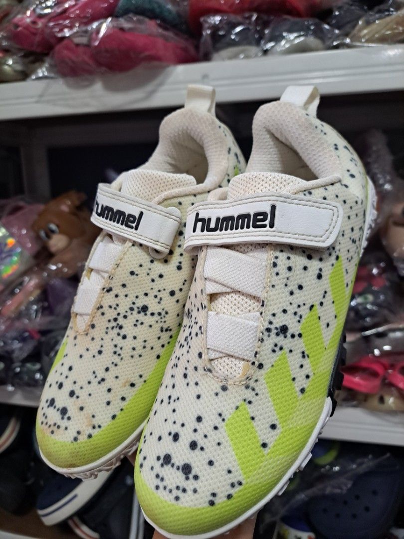 Original Soccer Hummel Shoes (Category: Babies & Kids Fashion) located in Quezon City. Submitted by kimlynandaya (Listing ID 1459720950, Image 3). Description: Original Soccer Hummel Shoes Us:13 uk:13 eur:32 cm:20 .