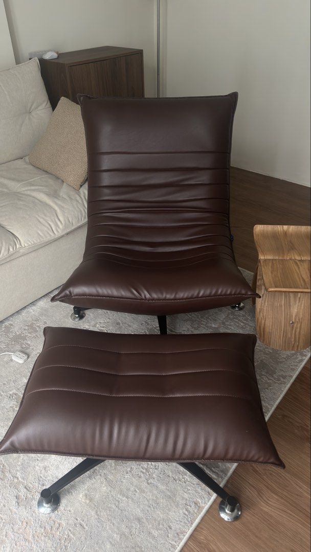 Our Home Accent Chair (Category: Chairs) located in Cainta. Submitted by thethriftedit_ (Listing ID 1459768960, Image 2). Description: Leather Material.