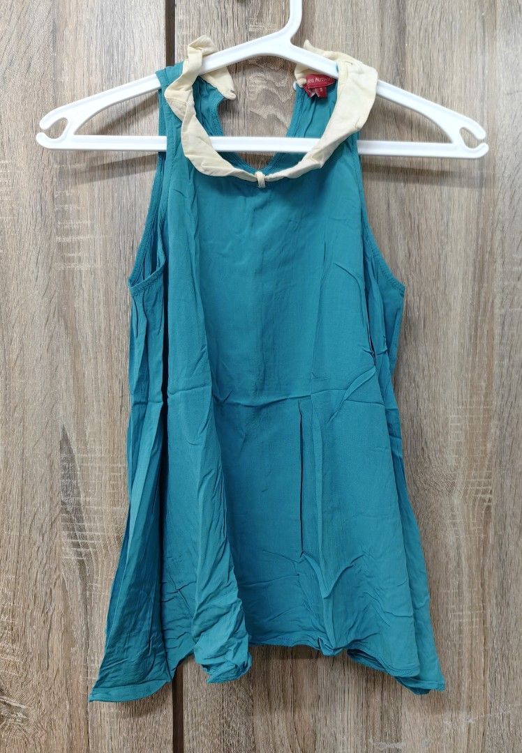 Padini Authentics Teal Sleeveless Top with Collar Size S (Category: Sleeveless) located in Las Pinas. Submitted by offtonewhome (Listing ID 1459786697, Image 1). Description: - Teal sleeveless top from Padini Authentics - Features a cute cream collar detail - Size: S - Ideal for casual wear or layering - Easy to style.