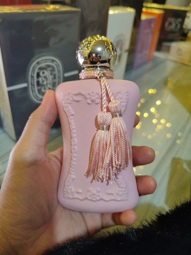 Parfums de Marly Valaya Exclusif Eau de Parfum (Category: Fragrance & Deodorants) located in Manila. Submitted by makil.shop (Listing ID 1459855008, Image 1). Description: - Parfums de Marly Valaya Exclusif - Elegant frosted bottle with gold accents - Includes decorative tassels - A luxurious and sophisticated fragrance - Ideal for gifting or personal indulgence.