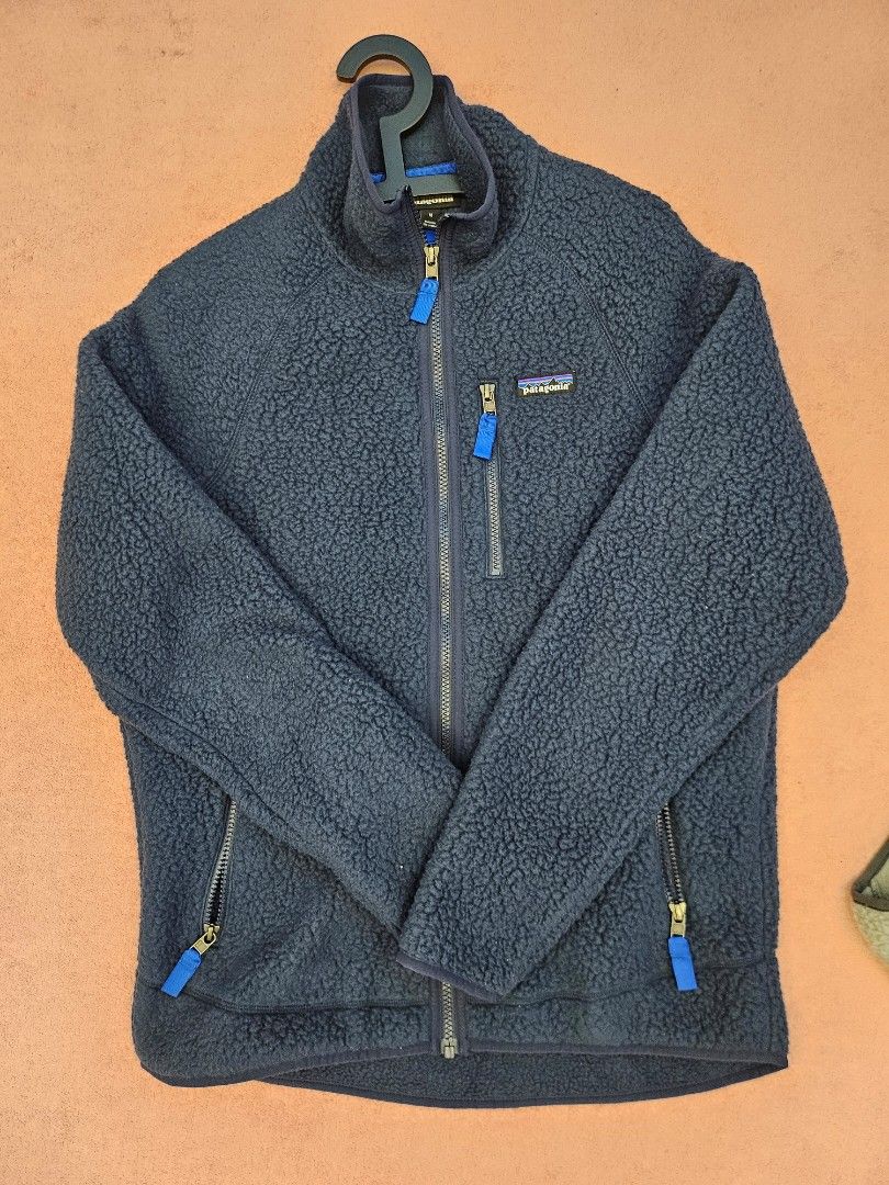 Patagonia Fleeces - M （分類：外套及戶外衣服）位於 Hong Kong。 由 jzamora 提交（商品編號 1459803184，圖片 1）。簡介： Patagonia Fleeces in Blue, and Black. $550 each。