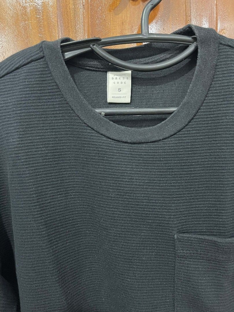 Penshopoe Dresscode textured T-shirt (Category: Tshirts & Polo Shirts ) located in Iloilo. Submitted by kebgab (Listing ID 1459837581, Image 2). Description: Black.