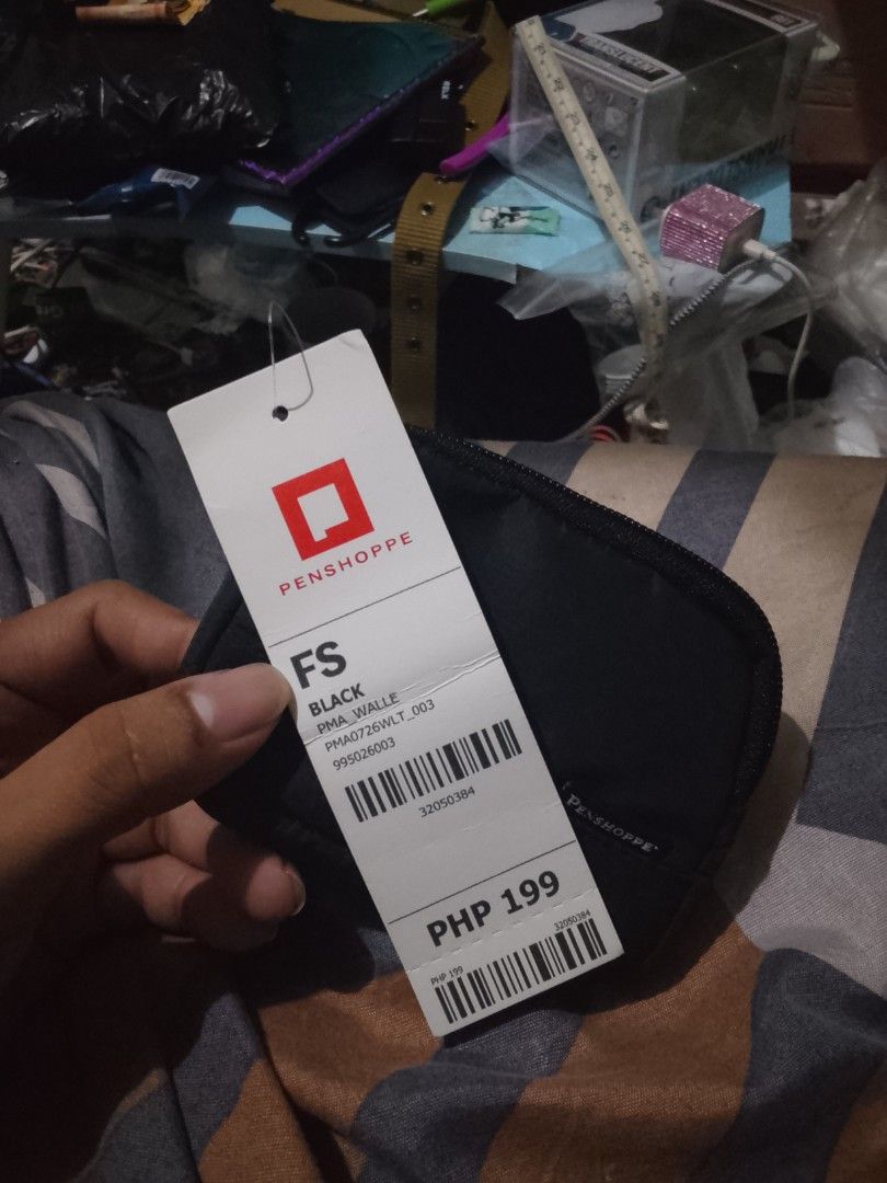 Penshoppe Black Mini Pouch / Wallet — BNWT (Category: Purses & Pouches) located in San Juan, La Union. Submitted by declutteringog7 (Listing ID 1459690143, Image 3). Description: Title: Penshoppe Black Mini Pouch / Wallet — BNWT Price: ₱100lp Description: ✨ Brand New with Original Tag 🏷️ Original Price: ₱199 🖤 Sleek black nylon — lightweight & durable 📏 Compact — fits cards, coins, earbuds, small essentials 🔐 Secure zipper closure 📍 Penshopp