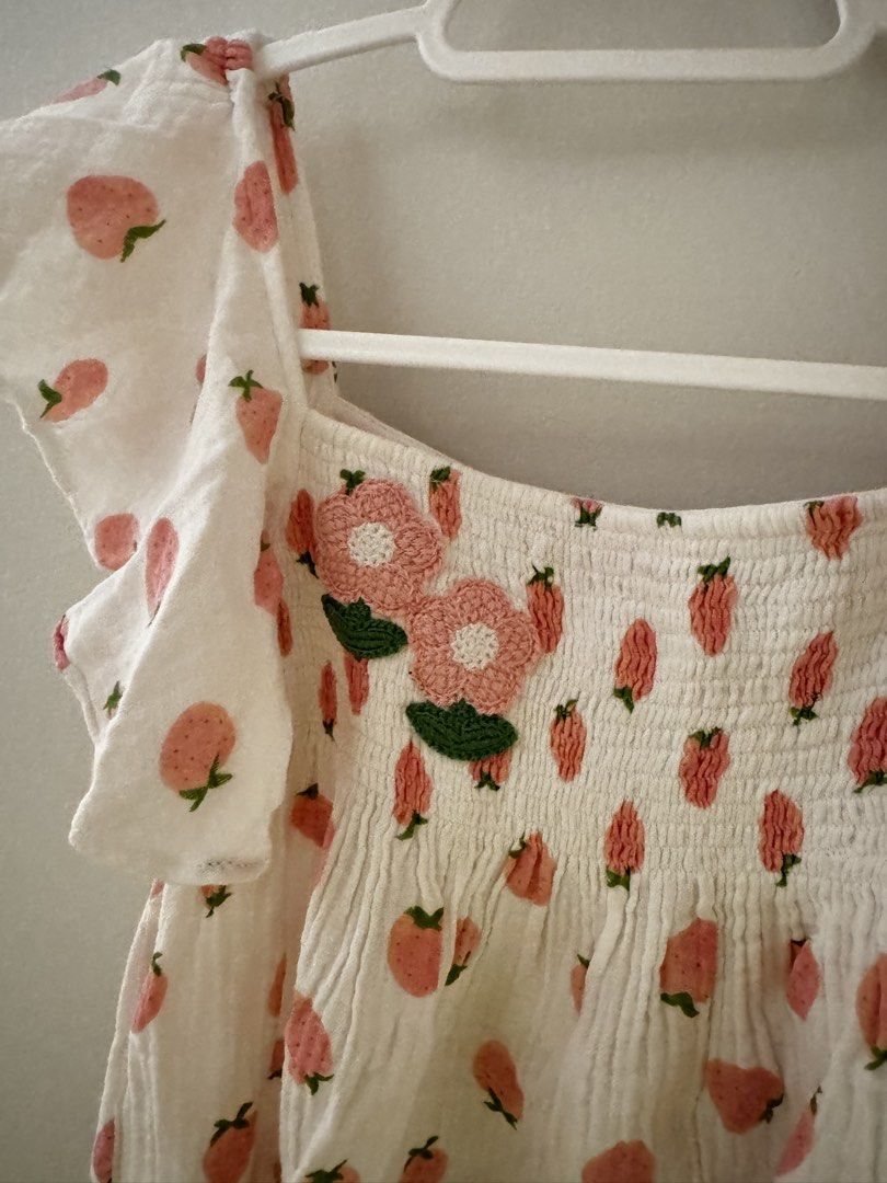 Peppermint Floral Top | Size 12T (Category: Babies & Kids Fashion) located in Manila. Submitted by repeat_rack (Listing ID 1459689241, Image 2). Description: Super soft and pretty floral top from Peppermint! 🌸 Features delicate embroidered flowers and a lovely, feminine design. Looks like new and is perfect for a sweet, girly everyday look..